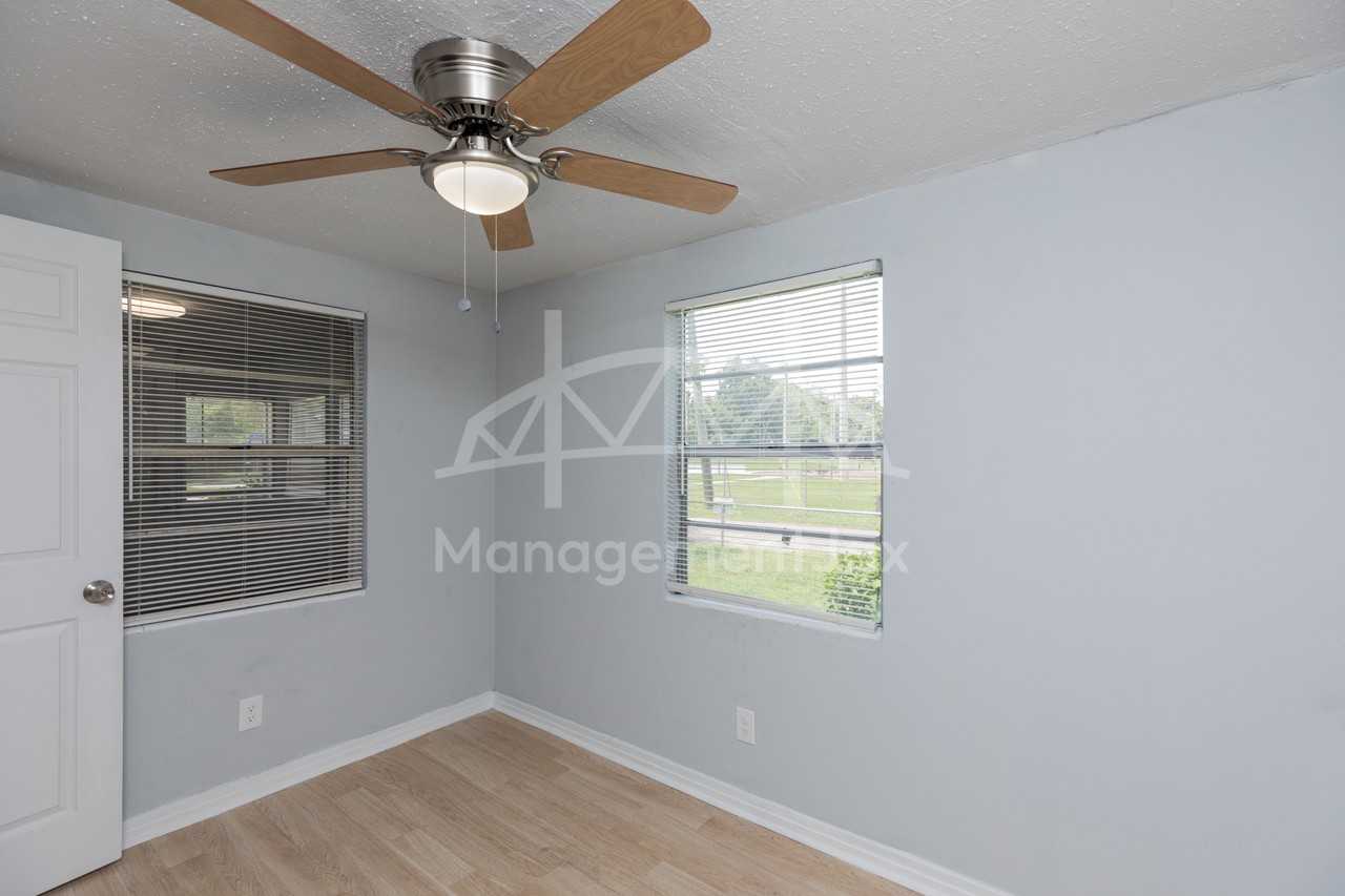 3303 Jones St #1 - Photo 6 of 11