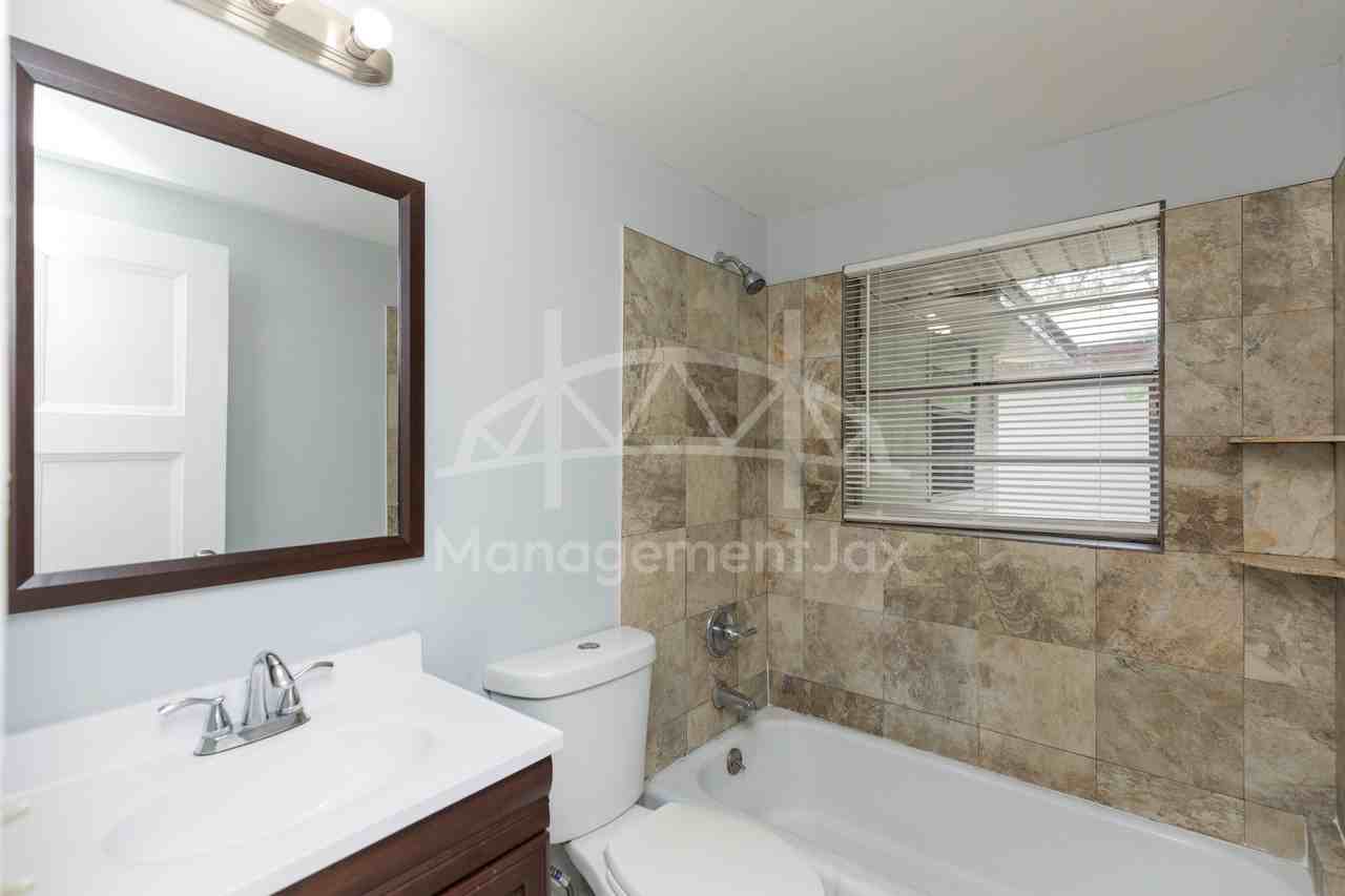 3303 Jones St #1 - Photo 7 of 11