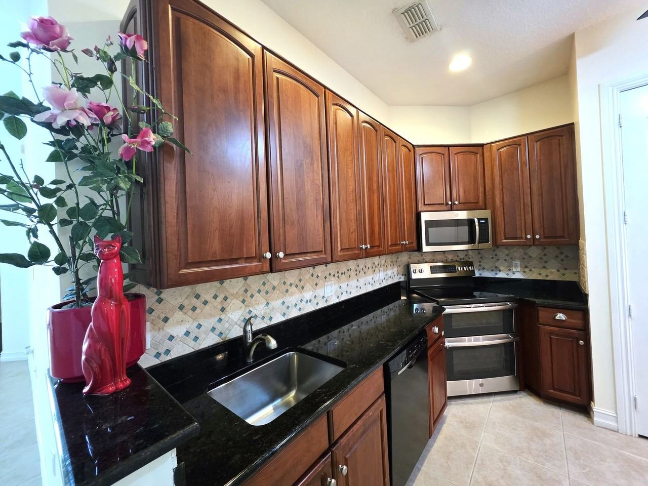 1825 Bridgepointe Cir #14 - Photo 3 of 50