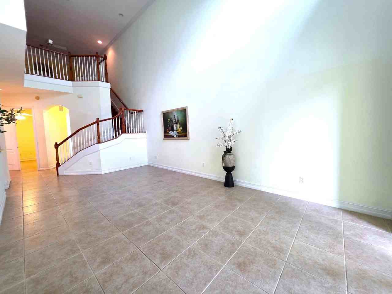 1825 Bridgepointe Cir #14 - Photo 5 of 50