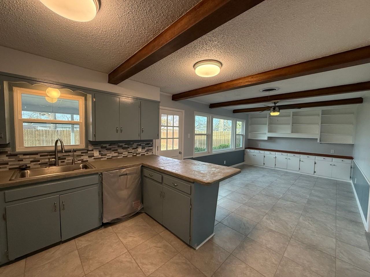 3207 Trinity Ave - Photo 4 of 18