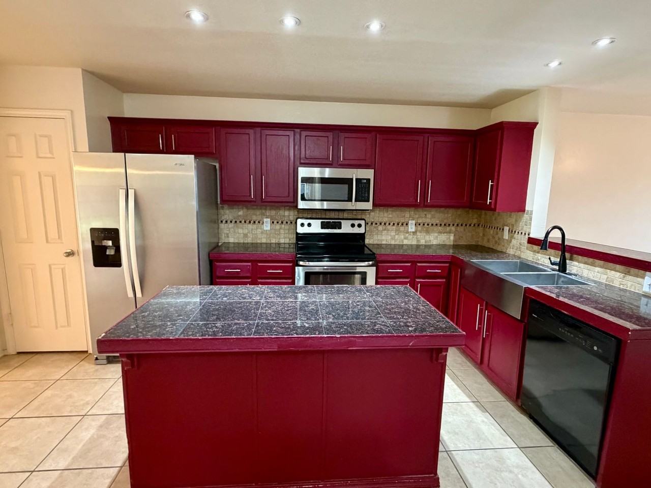 2804 Blackburn Dr - Photo 3 of 8
