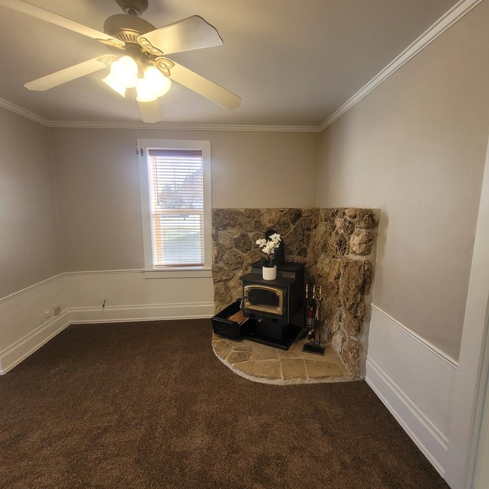 150 E Main St #1 - Photo 5 of 50