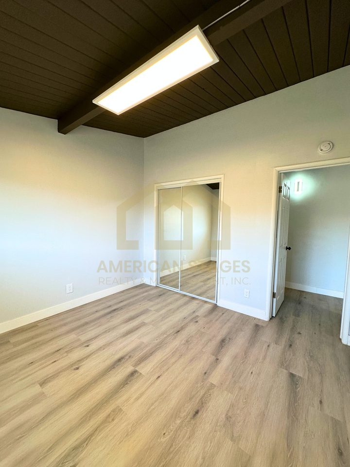 332 N L St #D - Photo 5 of 11