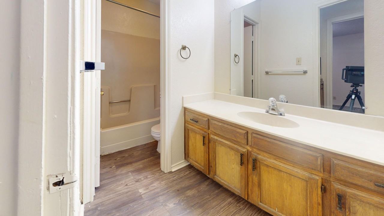 Sycamore Place Apartments - Photo 6 of 26