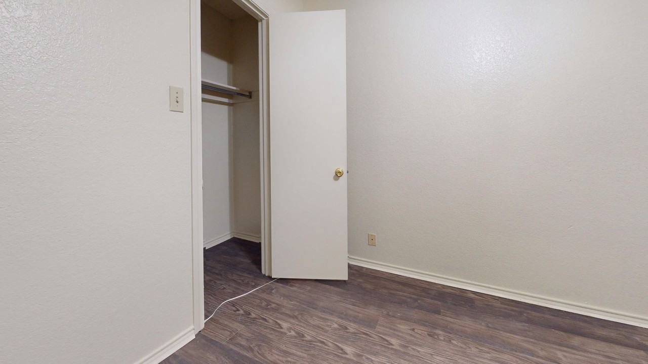 Sycamore Place Apartments - Photo 7 of 26