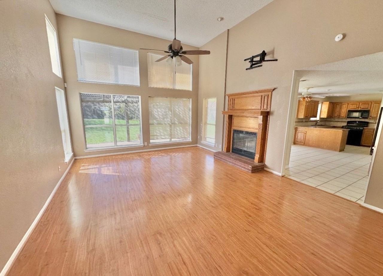 706 Man O War Dr - Photo 3 of 14