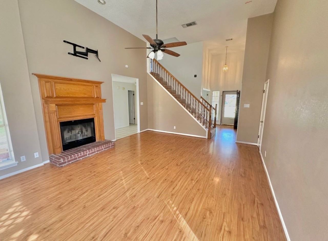 706 Man O War Dr - Photo 4 of 14