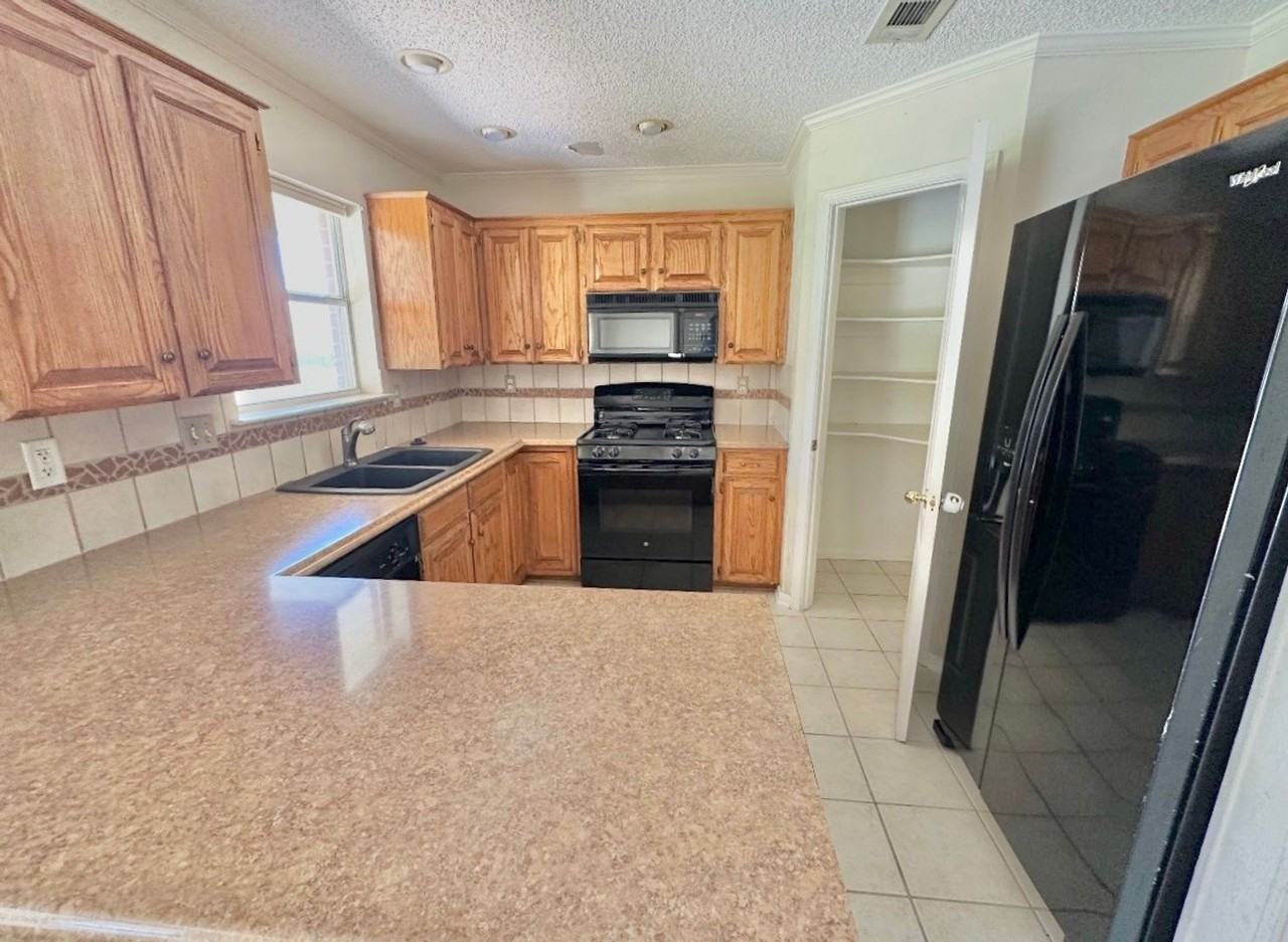 706 Man O War Dr - Photo 5 of 14