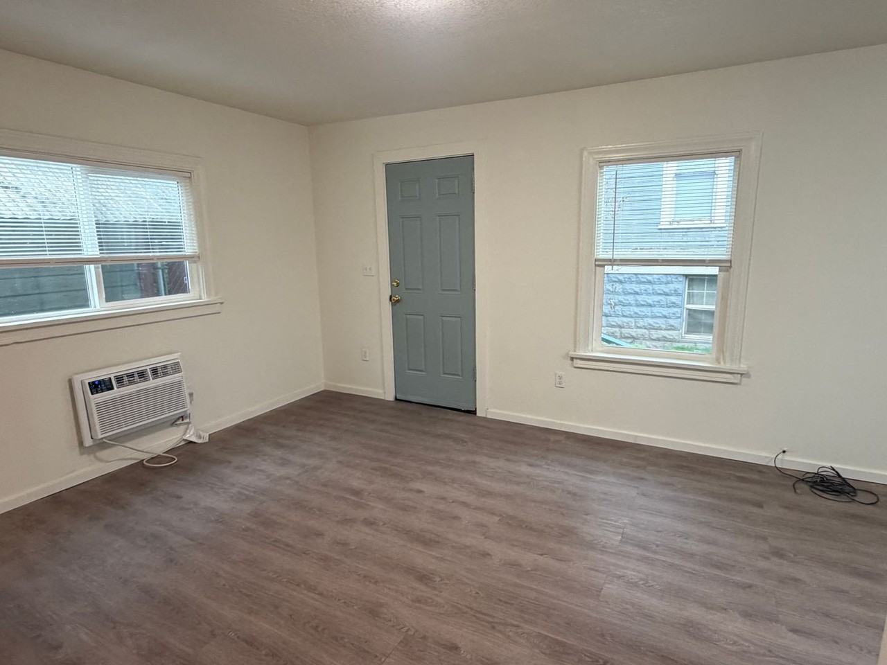 346 SW 3rd St - Photo 3 of 19