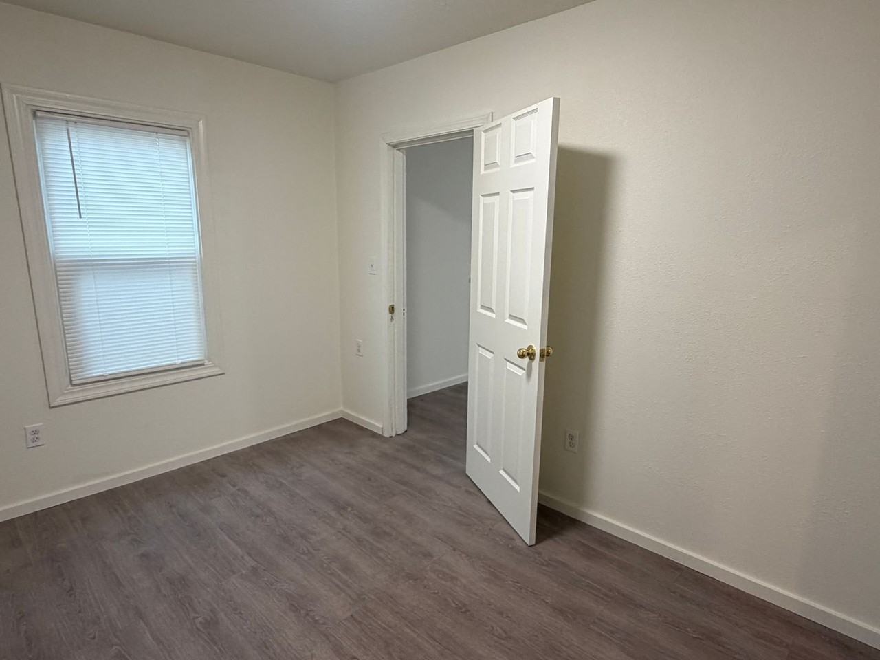 346 SW 3rd St - Photo 7 of 19