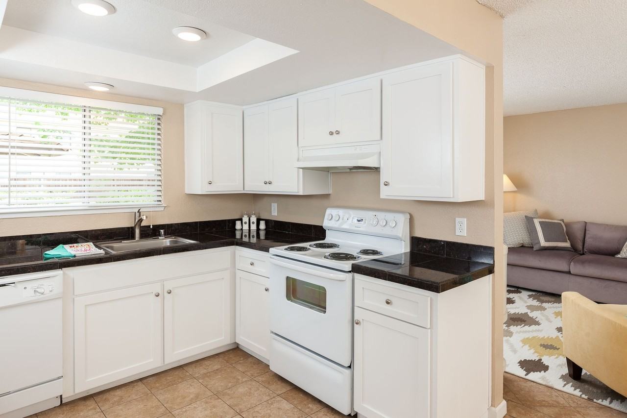 Campus Court Apartments - Photo 3 of 21