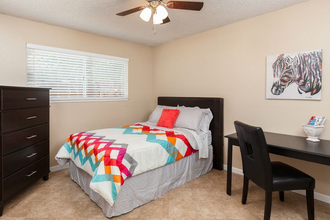 Campus Court Apartments - Photo 5 of 21