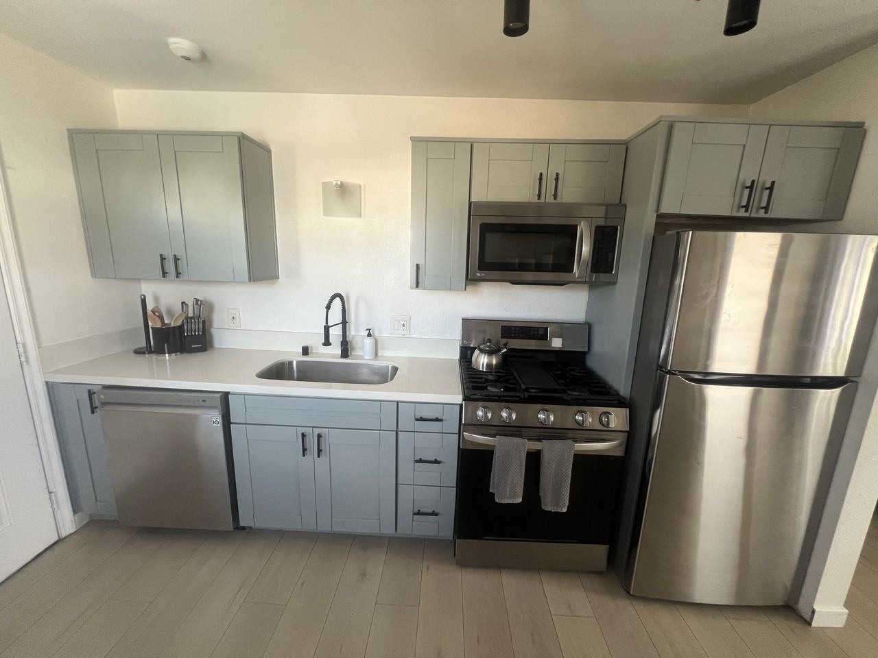 3941 Marine View Ave #1 - Photo 5 of 15