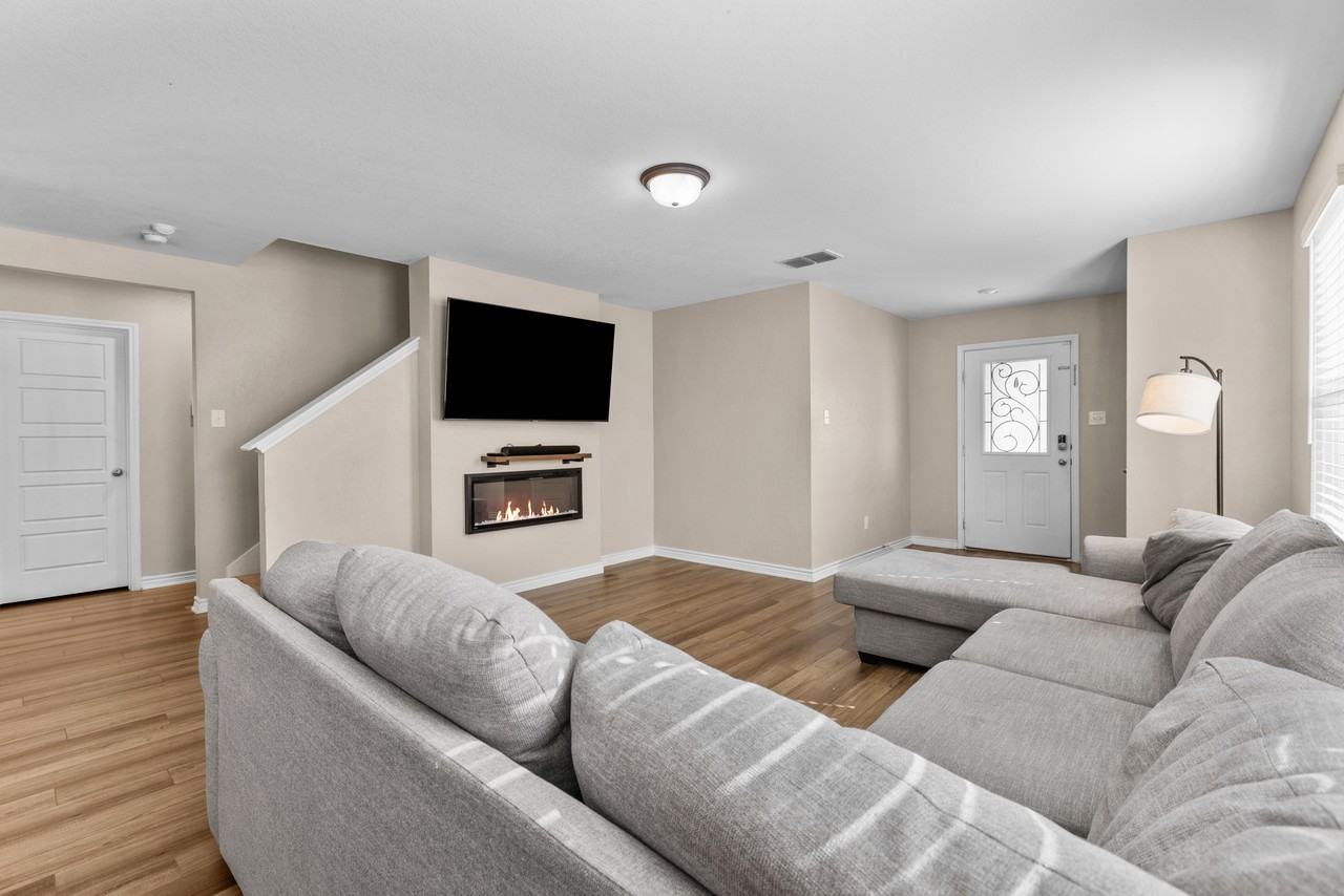 1915 Overlook Knl #1 - Photo 3 of 28