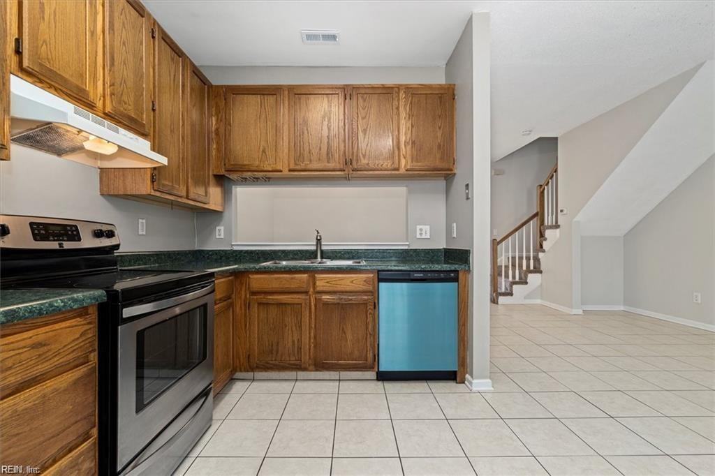 4975 Kemps Lake Dr #1 - Photo 6 of 32