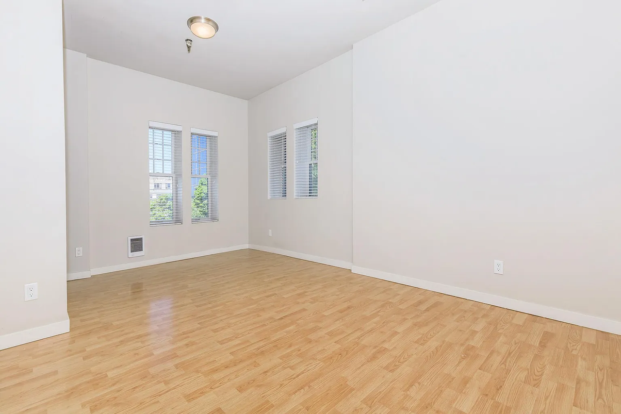 100 on 6th - Photo 2 of 44