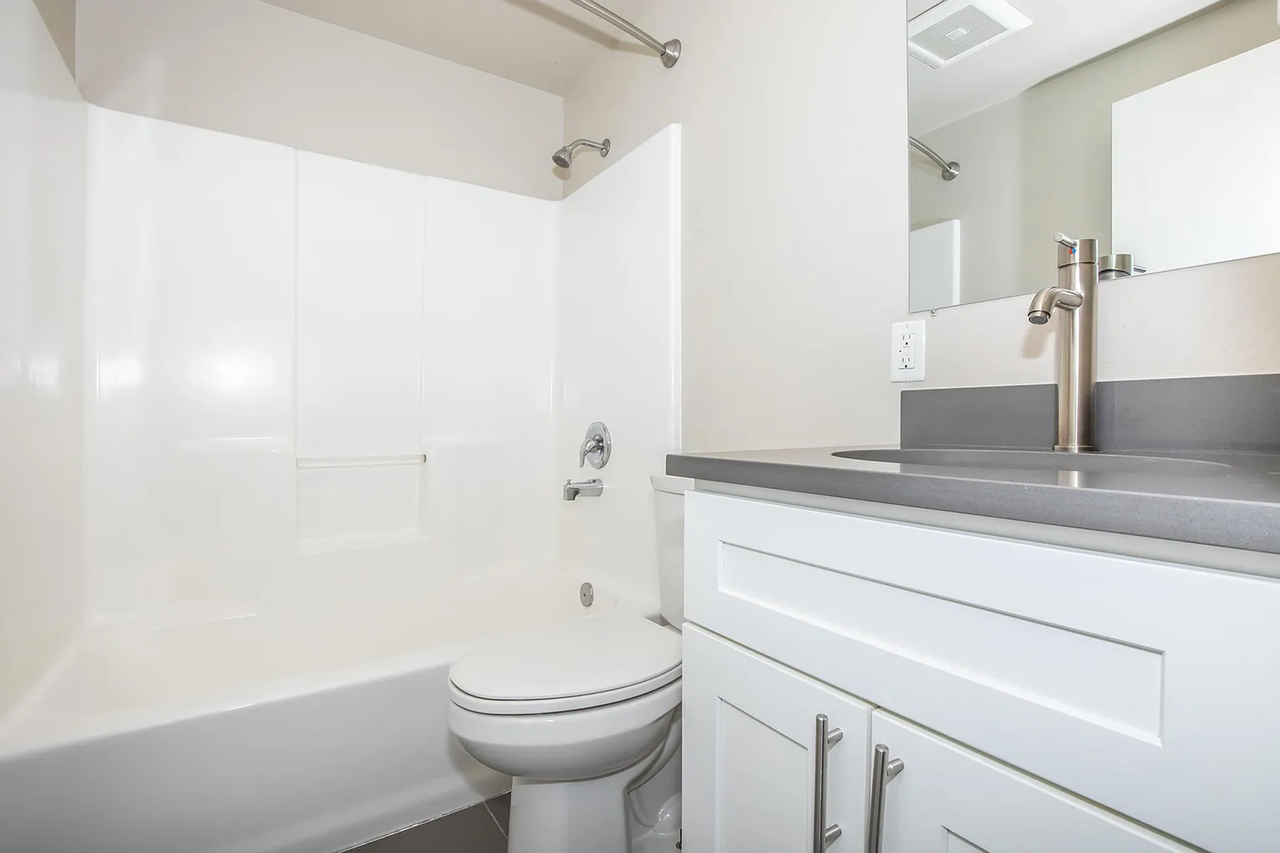 100 on 6th  *Limited Time Concession: Now Offering 2 Months Free Rent* - Photo 7 of 44