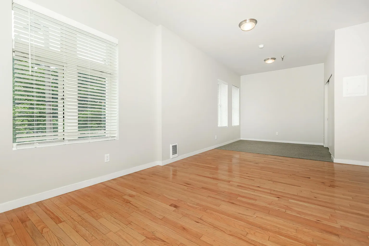 Spacious Retreat with Hardwood Floors, High Ceilings & Prime Downtown Seattle Location! - Photo 7 of 23