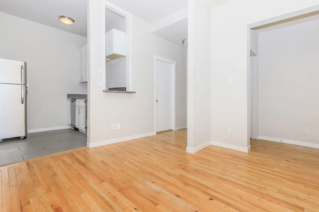 Spacious Retreat with Hardwood Floors, High Ceilings & Prime Downtown Seattle Location! - Photo 6 of 23