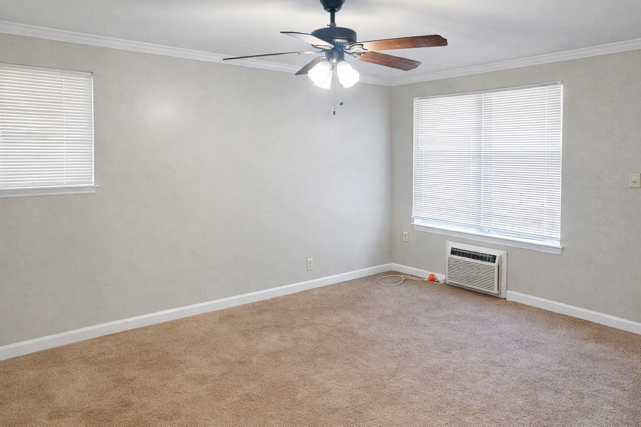 1524 1524 MCFARLAND ROADAPT 2 #2 - Photo 2 of 5