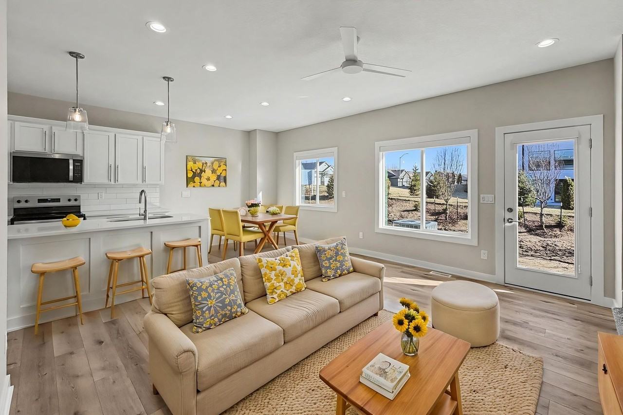 9128 Calvin Dr - Photo 4 of 14