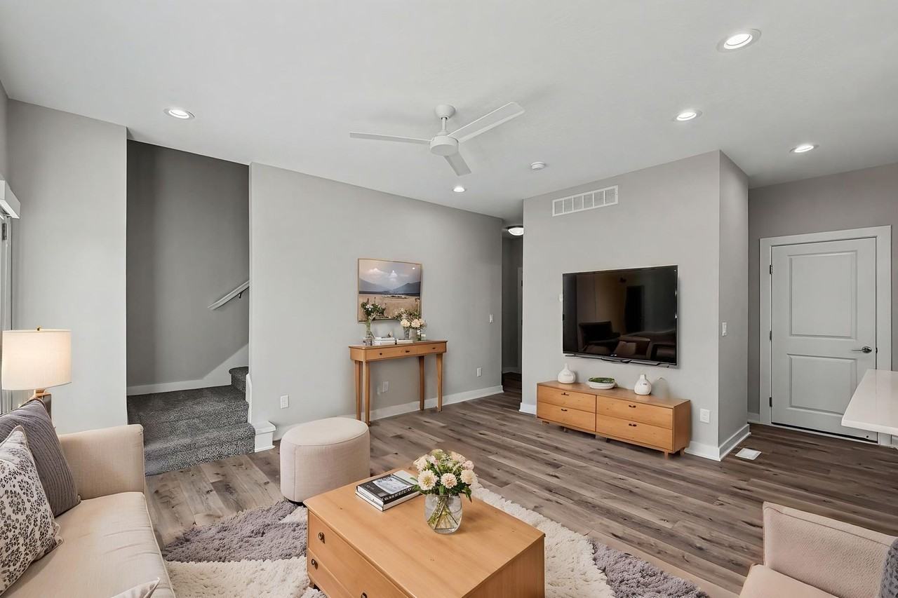 9128 Calvin Dr - Photo 5 of 14