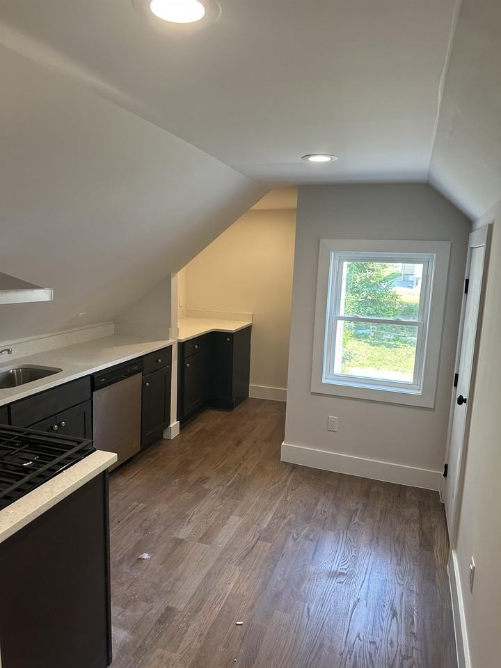 46 N Jefferson St #3 - Photo 7 of 12