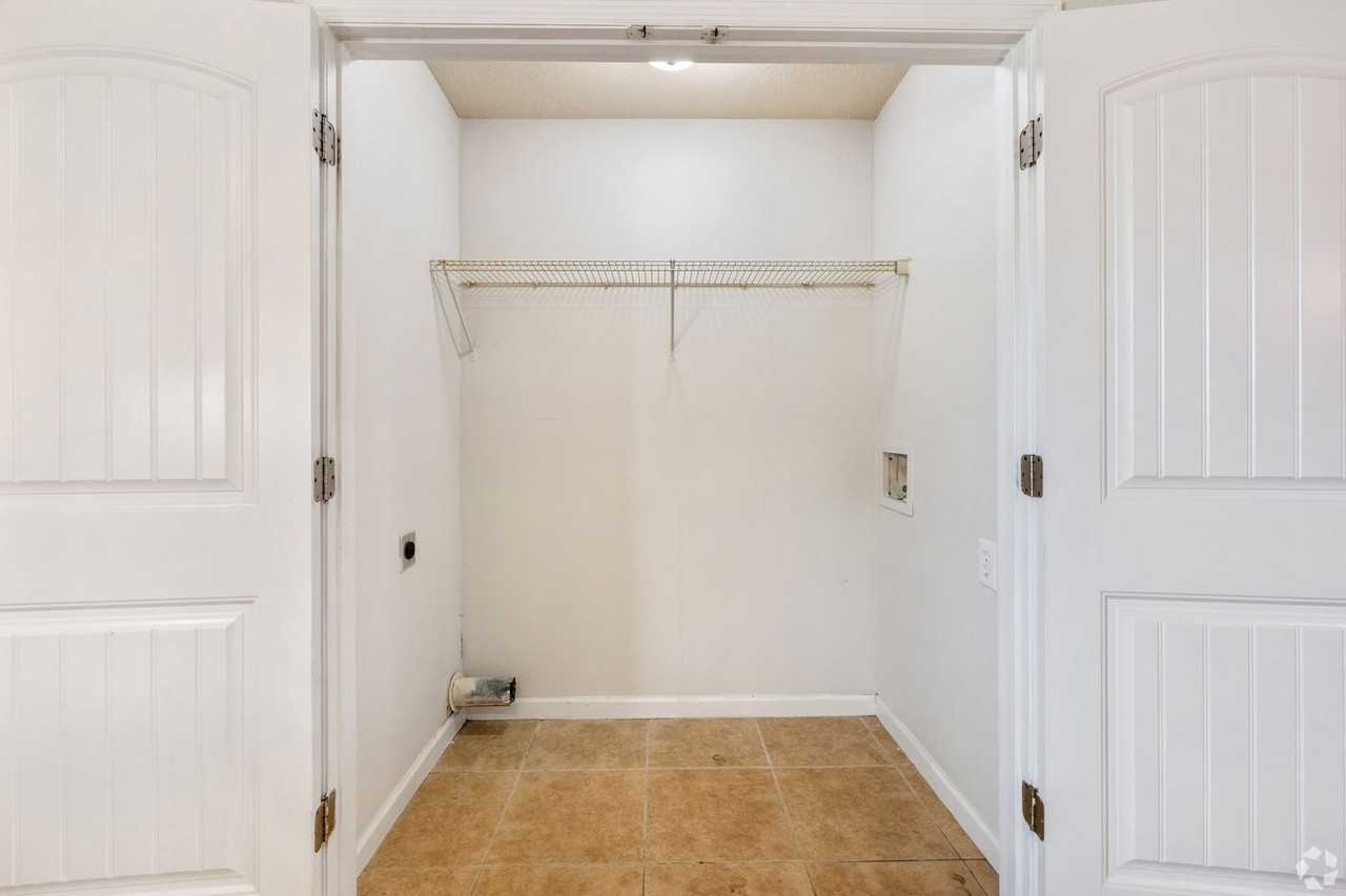 2415 Seth Pl #D29 - Photo 4 of 11