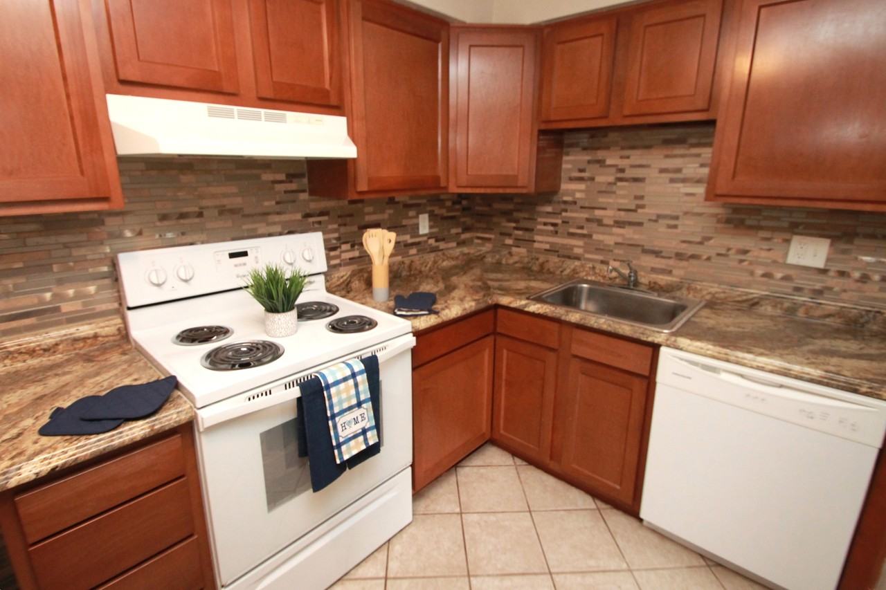 1207 LOGAN ROADAPT K #K - Photo 3 of 6