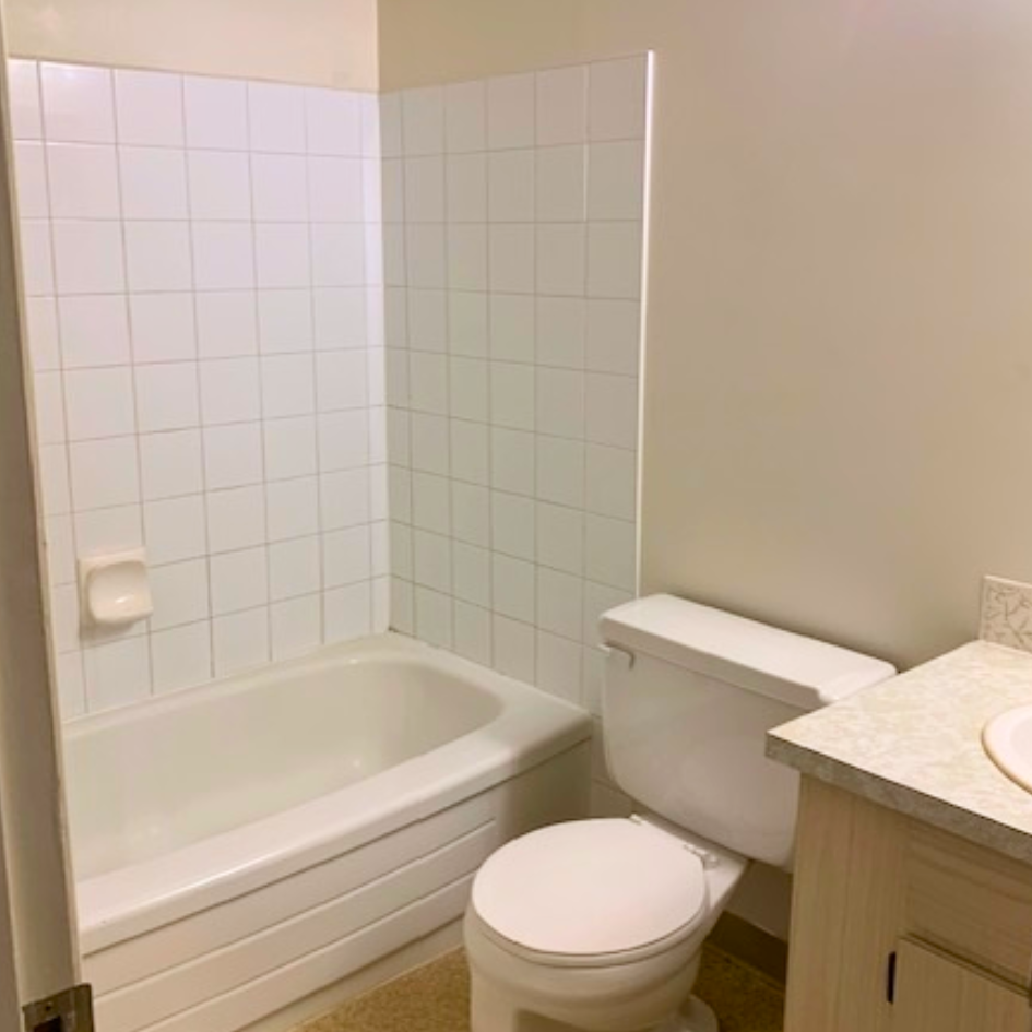 10601 100 St #324 - Photo 6 of 11