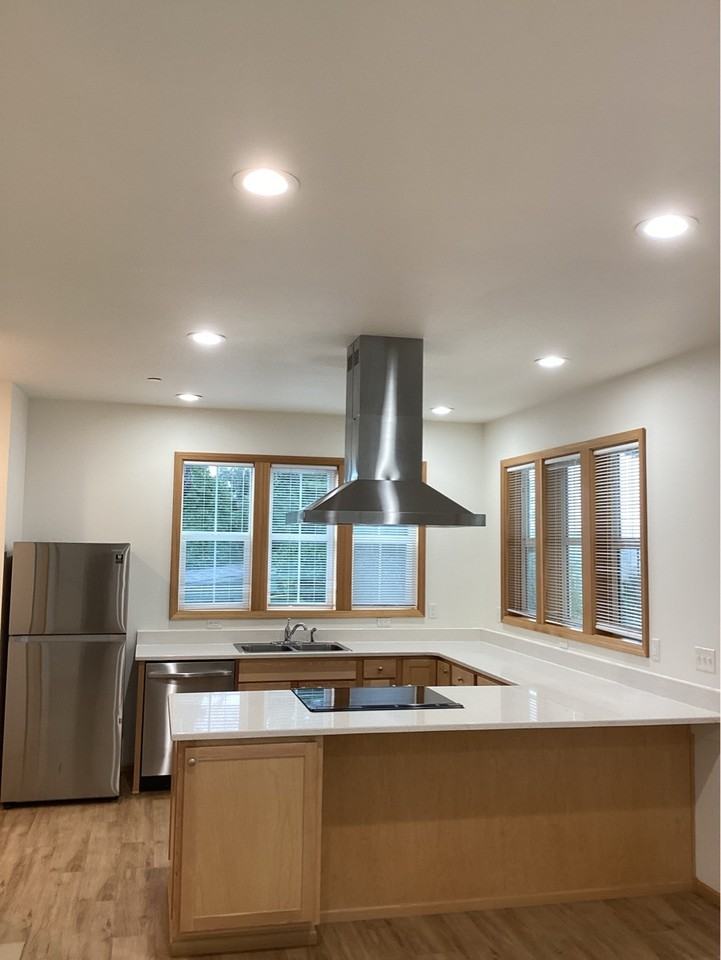 648 Nw Coast St #1 - Photo 3 of 15