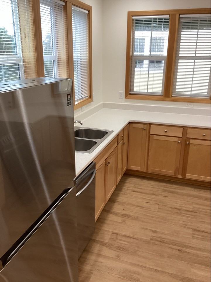 648 Nw Coast St #1 - Photo 4 of 15