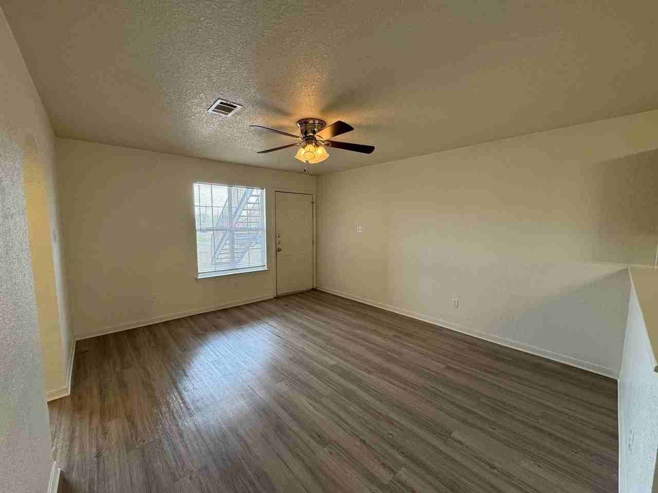 1606 Dugger Cir #B - Photo 5 of 25