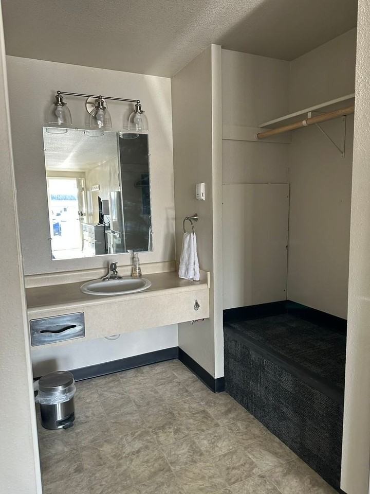 Anchor Point Ventures LLC - Photo 4 of 29