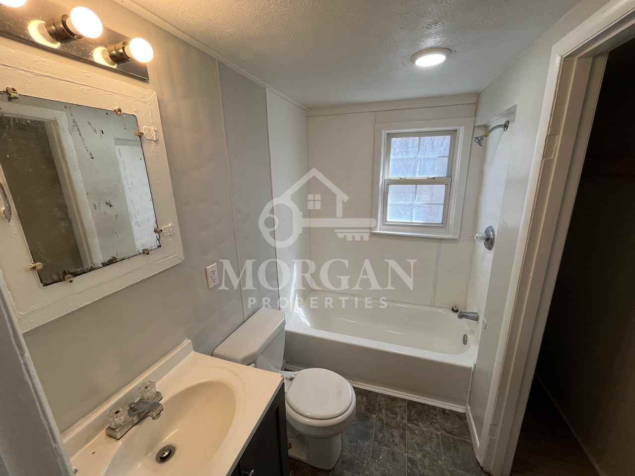 1833 W 23rd St #1 - Photo 4 of 6