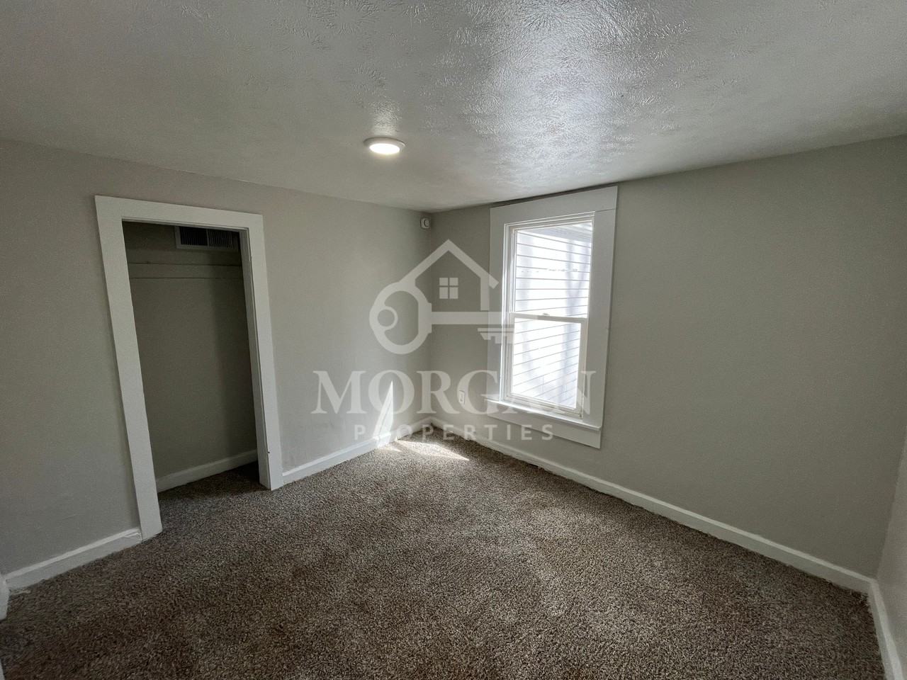 1833 W 23rd St #1 - Photo 5 of 6