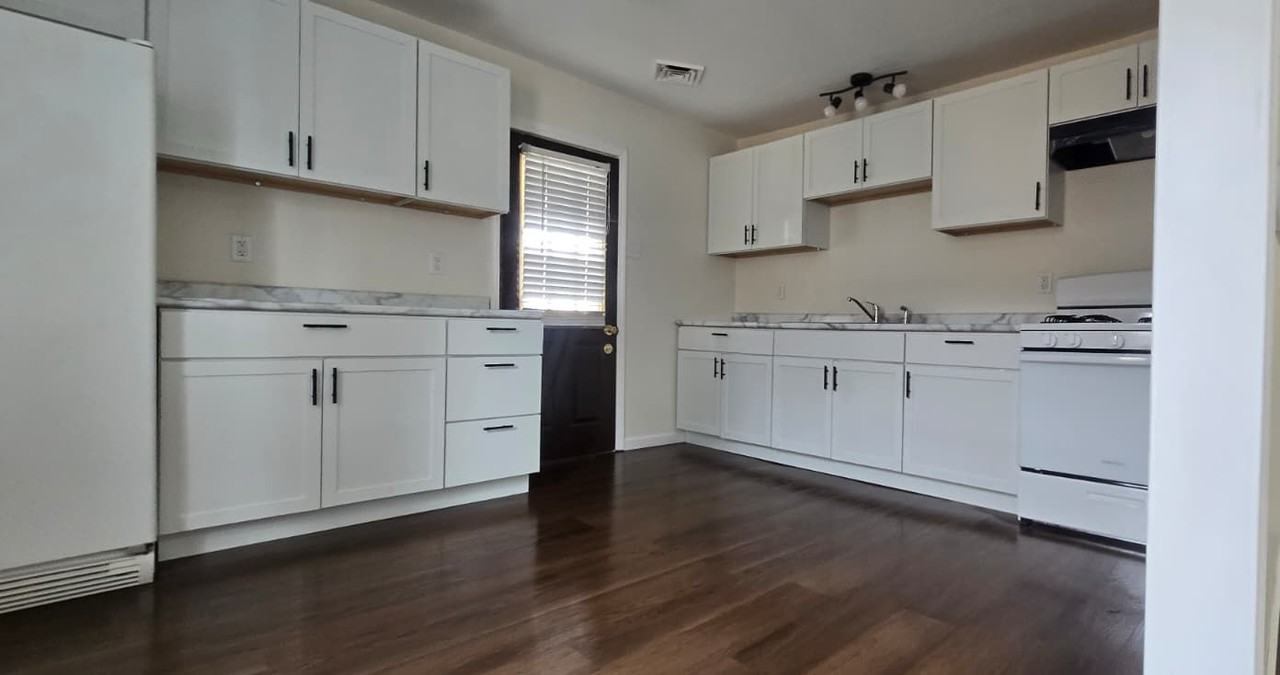 724 E Lawrence St #1 - Photo 2 of 8