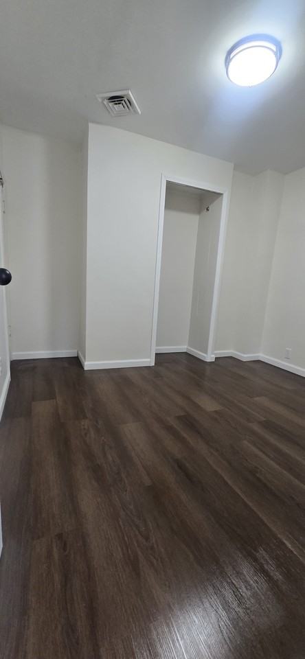 724 E Lawrence St #1 - Photo 3 of 8