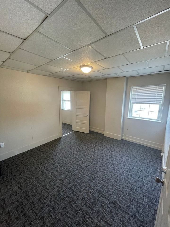 116 E Jefferson St - Photo 6 of 15