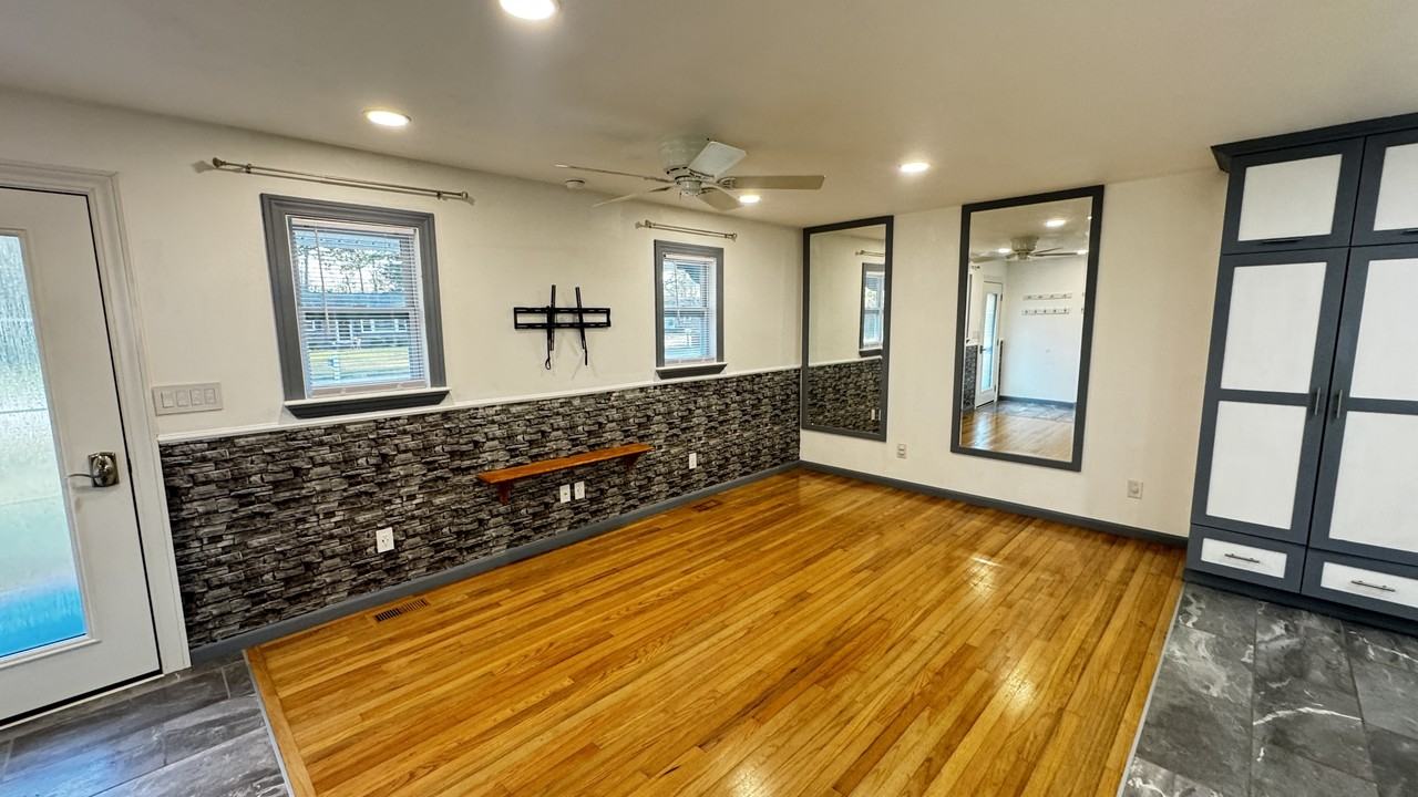 1021 Shirley Dr #1 - Photo 2 of 11