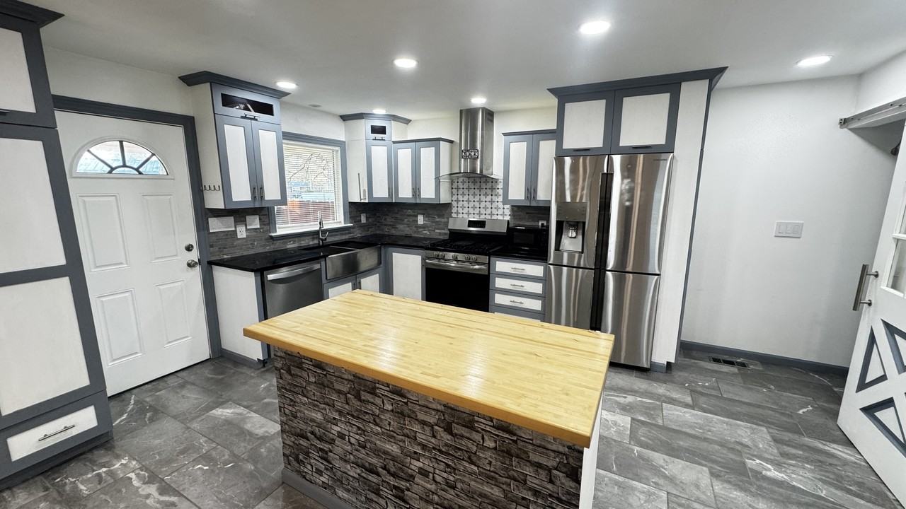 1021 Shirley Dr #1 - Photo 3 of 11