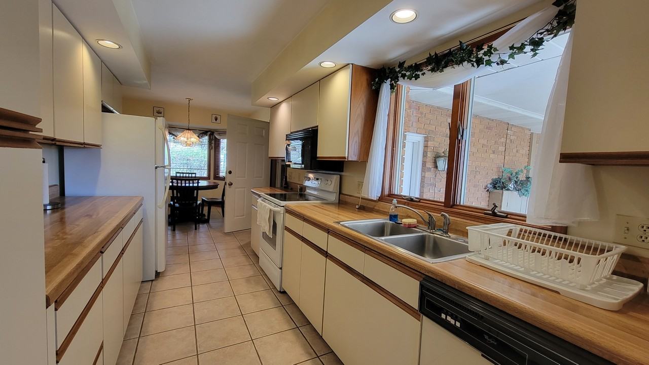 1041 Carousel Ln #0 - Photo 4 of 18