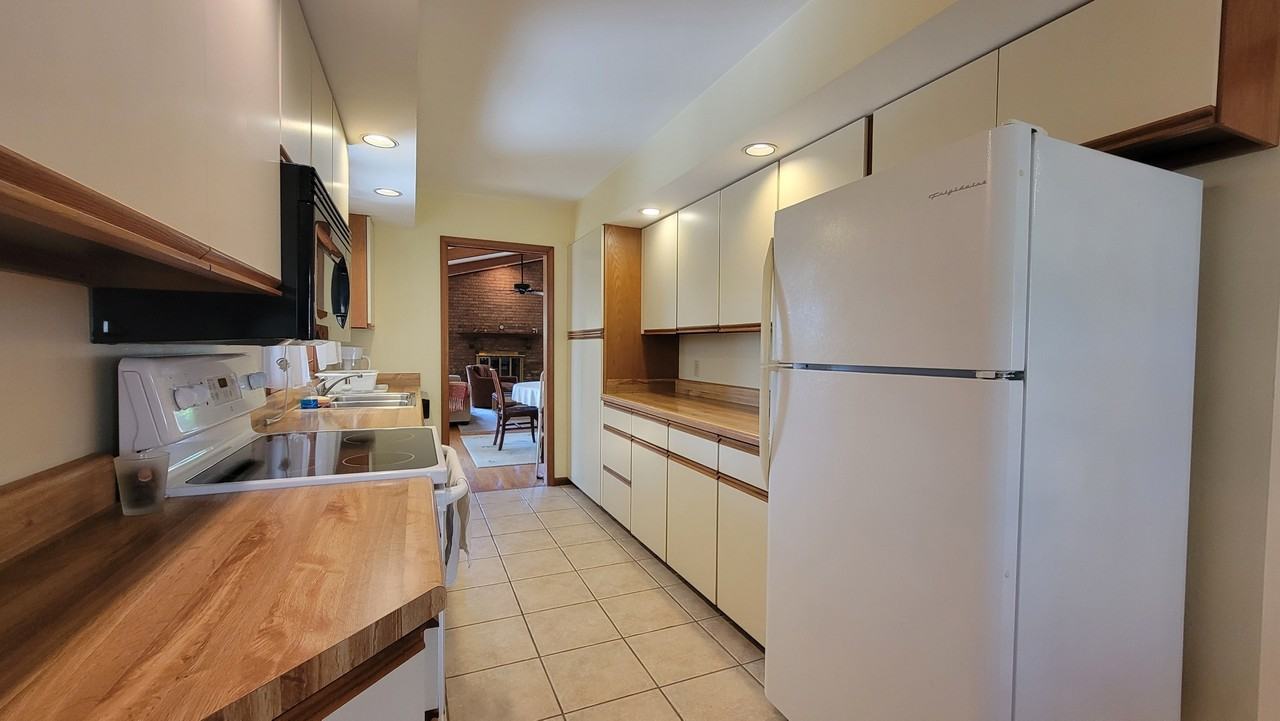 1041 Carousel Ln #0 - Photo 5 of 18