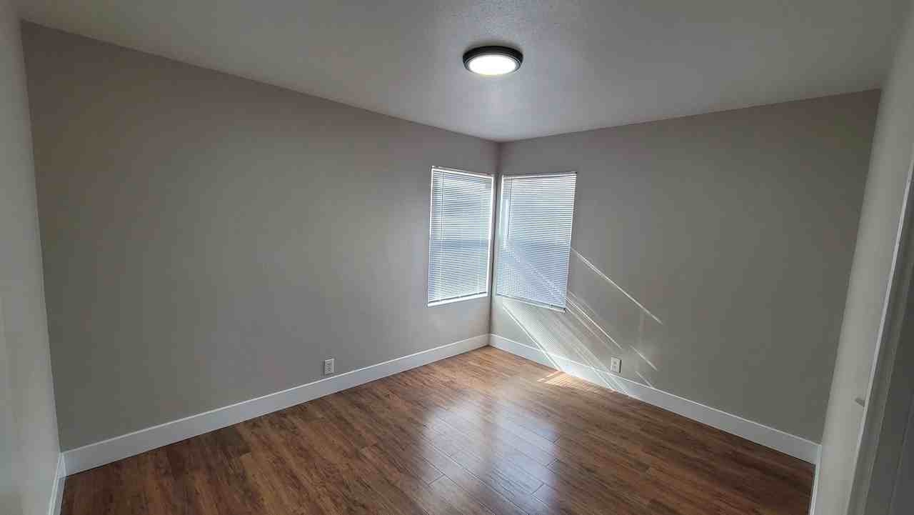 1111 Flora St #SFR - Photo 3 of 19