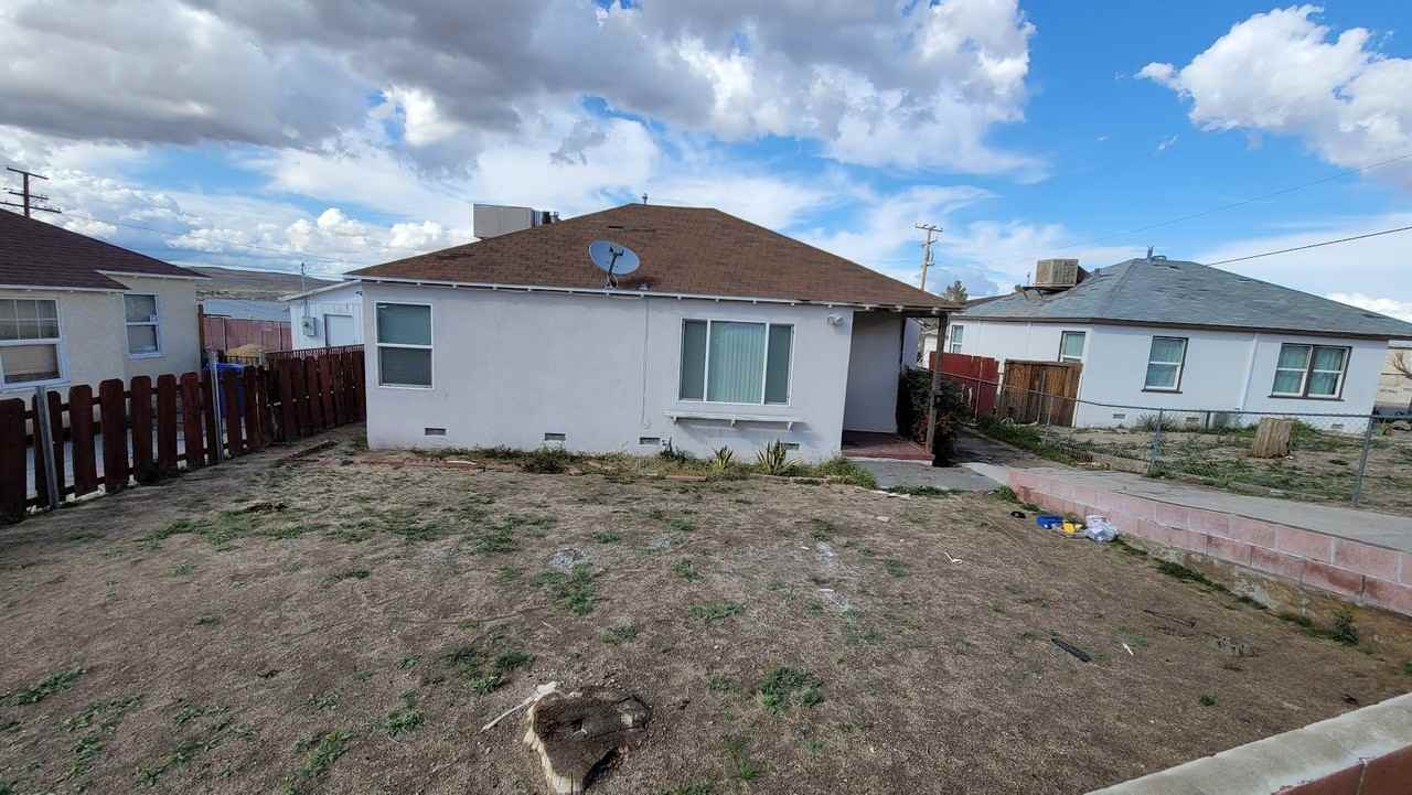 1111 Flora St #SFR - Photo 7 of 19