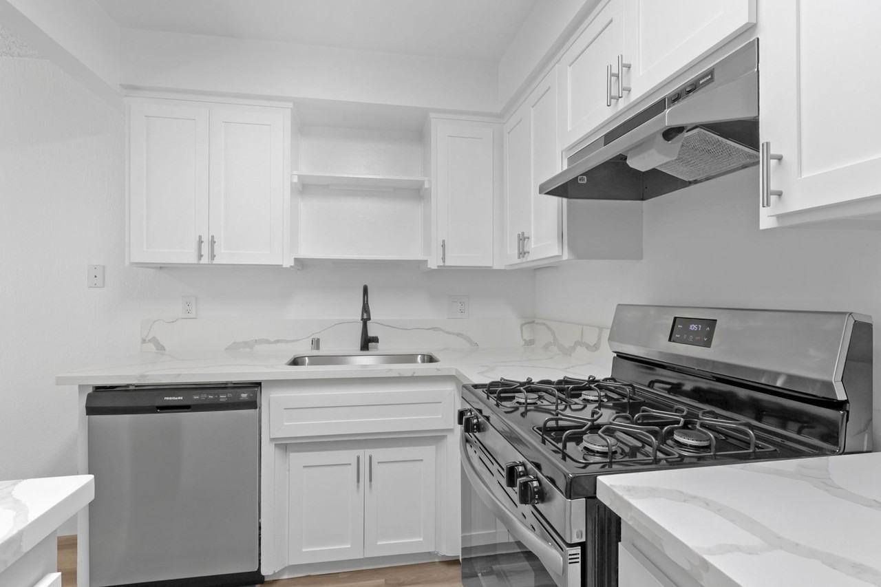 Courtyard - Photo 3 of 29