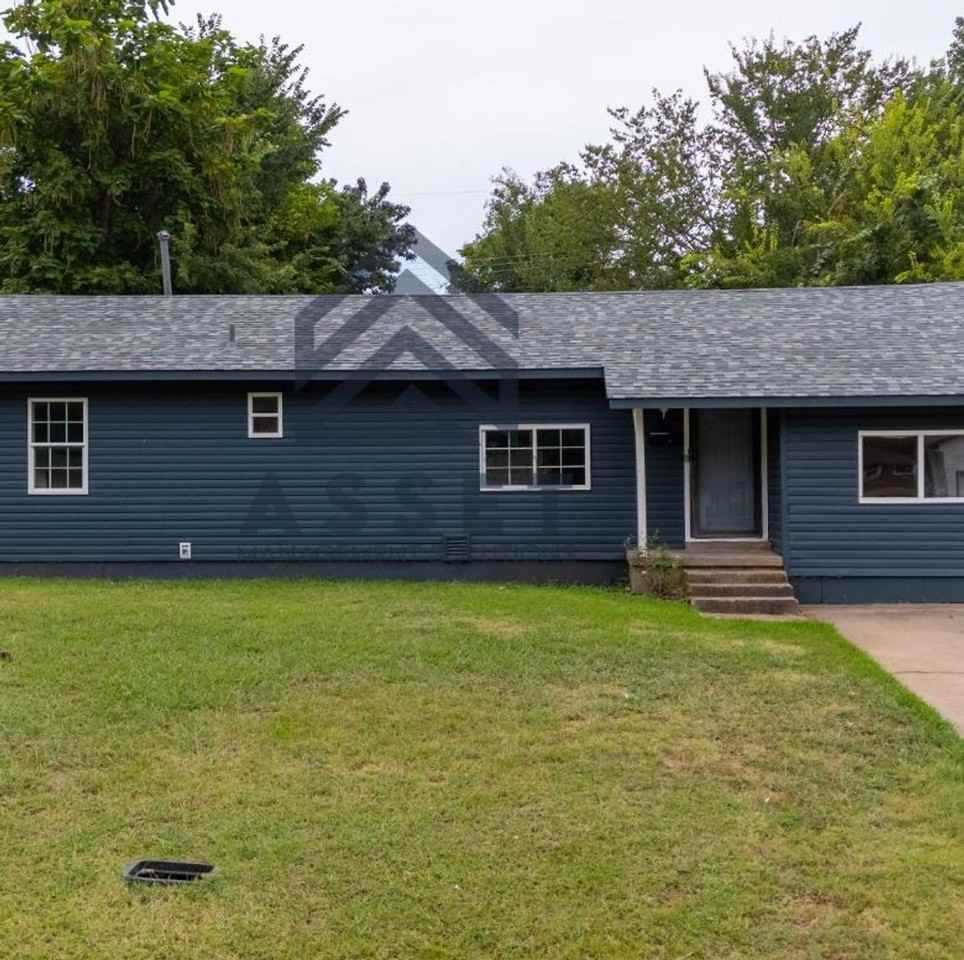 1040 Sycamore Dr - Photo 3 of 21