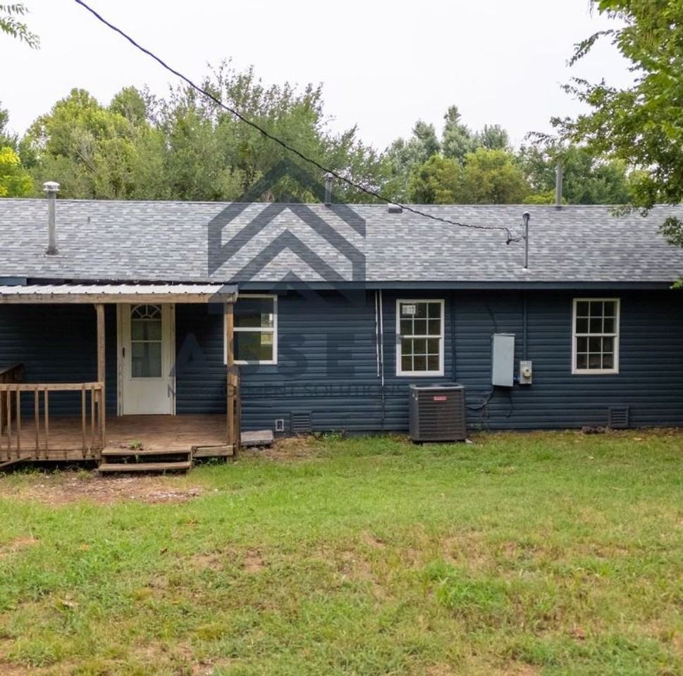 1040 Sycamore Dr - Photo 6 of 21