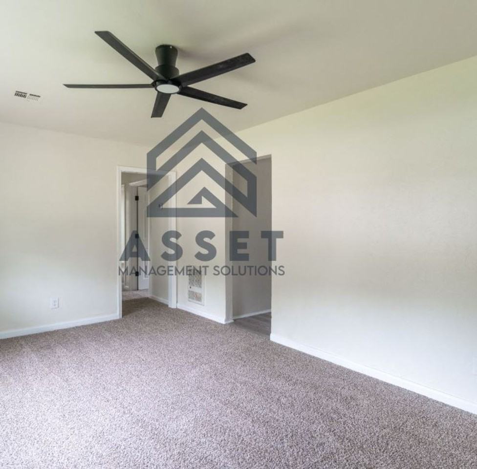 1040 Sycamore Dr - Photo 7 of 21